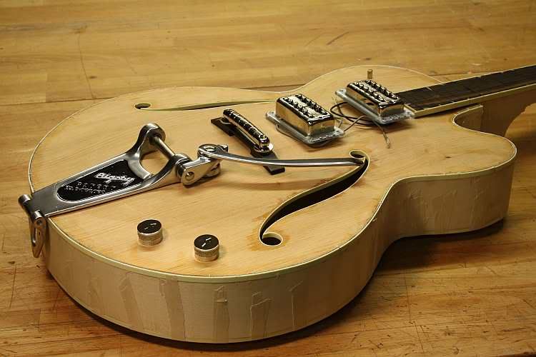 a proper Bigsby B6,