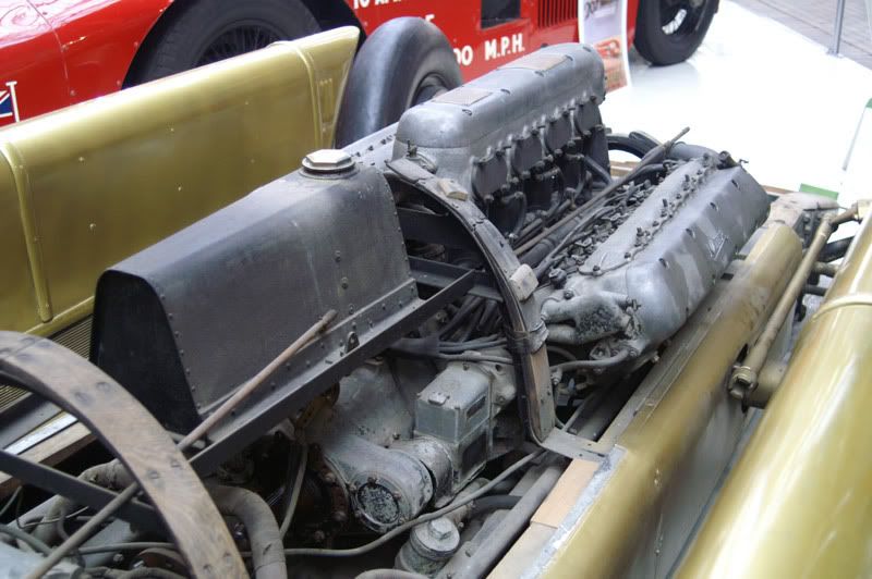 http://i70.photobucket.com/albums/i101/racer2_uk/LION192763017-GoldenArrow.jpg