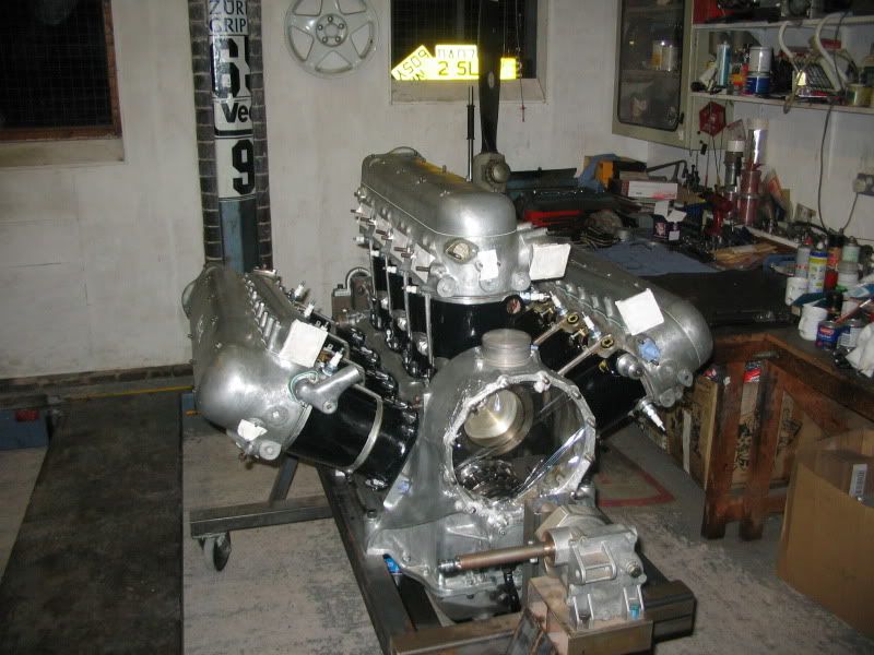 http://i70.photobucket.com/albums/i101/racer2_uk/NapierLion51383cylinderassembly015.jpg