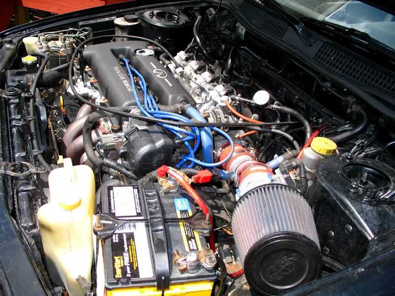 http://i70.photobucket.com/albums/i102/SR20drftSX/enginebayside.jpg