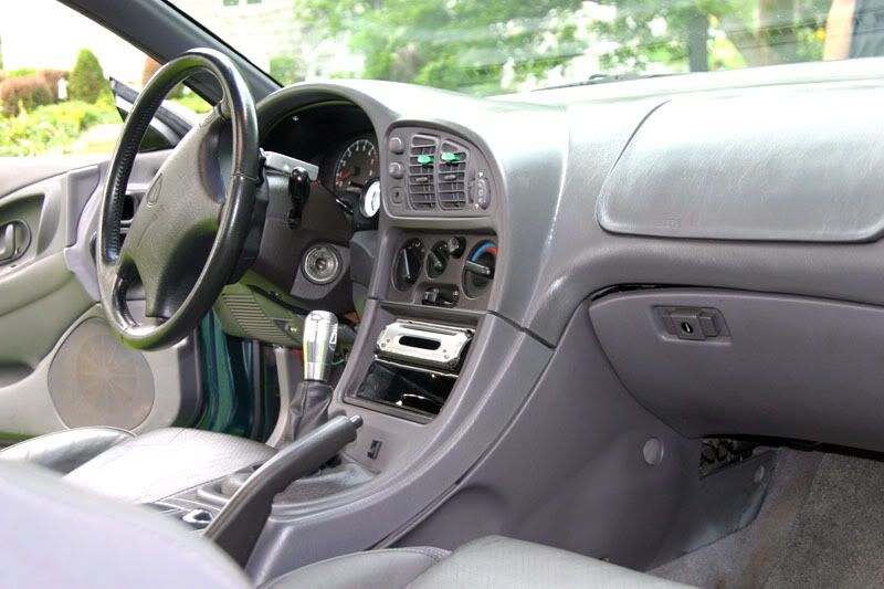 http://i70.photobucket.com/albums/i102/SR20drftSX/interiorfront.jpg