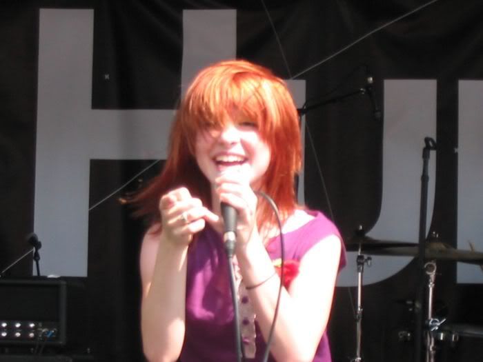 hayley williams hairstyle with bangs. Haircuts Like Hayley Williams