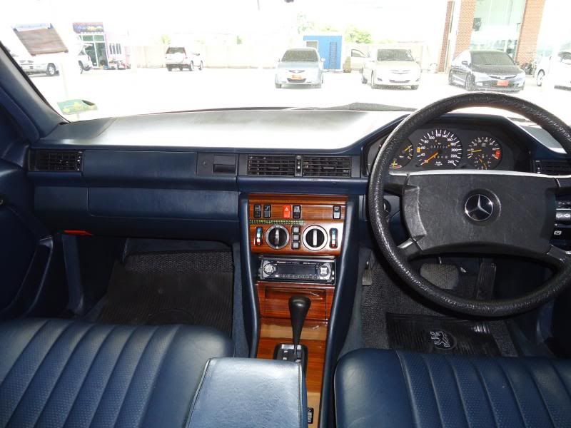 photo 300E_Inside1_zps63984bc7.jpg