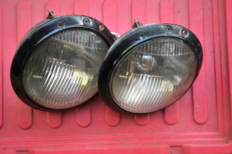 http://i70.photobucket.com/albums/i82/alansvw/61GhiaHeadlights.jpg