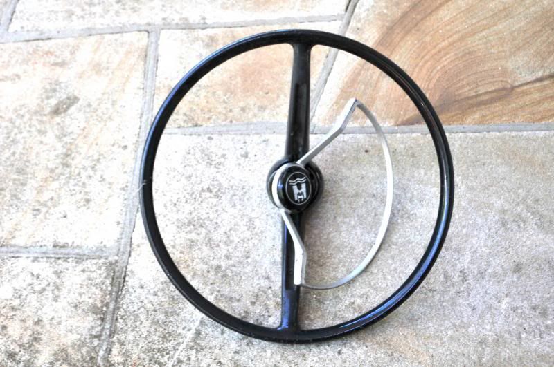 http://i70.photobucket.com/albums/i82/alansvw/SteeringWheel.jpg