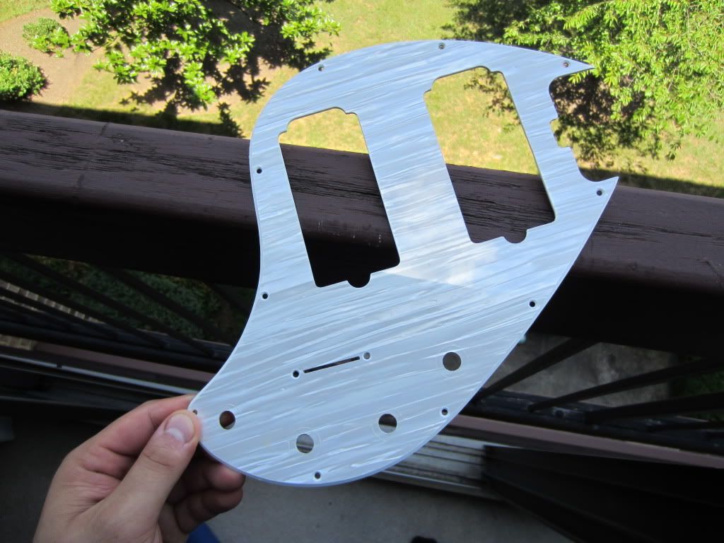 MusicMan Stingray 5 HH Pickguard white ice.