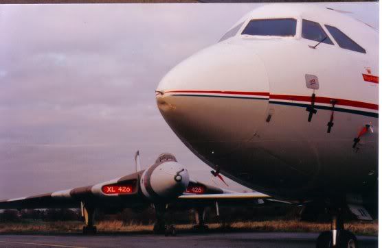 http://i70.photobucket.com/albums/i87/Southendheritage/BAC111/bac111danairvulcan.jpg