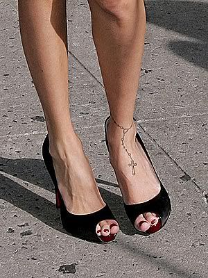 i would love to have nicole richie's anklet tattoo