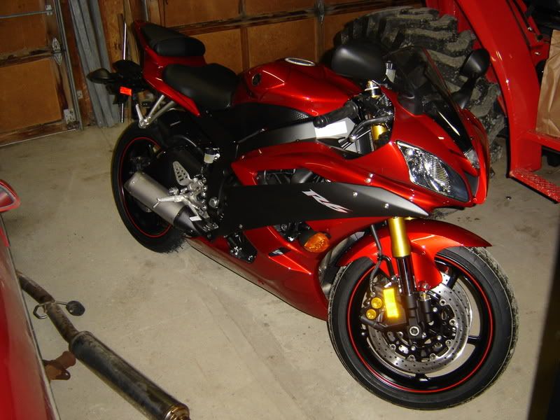 http://i70.photobucket.com/albums/i99/VEE6/My%20Bike/1.jpg