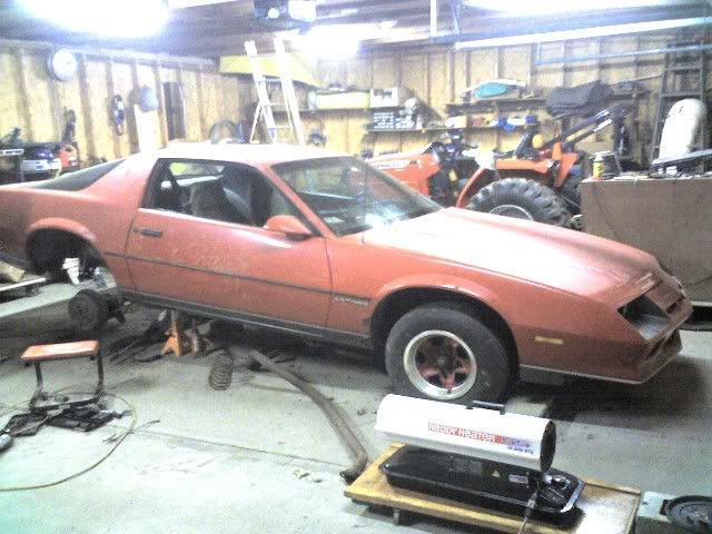 http://i70.photobucket.com/albums/i99/VEE6/My%20Camaro/1982Camaro4cylinder.jpg