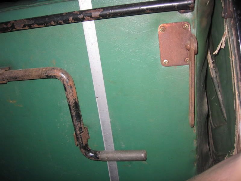9-05-07-Rearseatdetail001.jpg