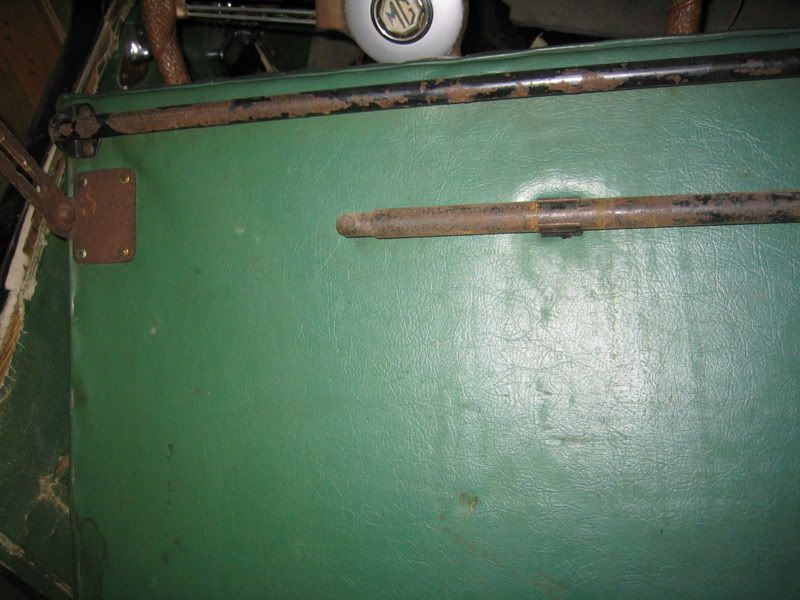 9-05-07-Rearseatdetail002.jpg